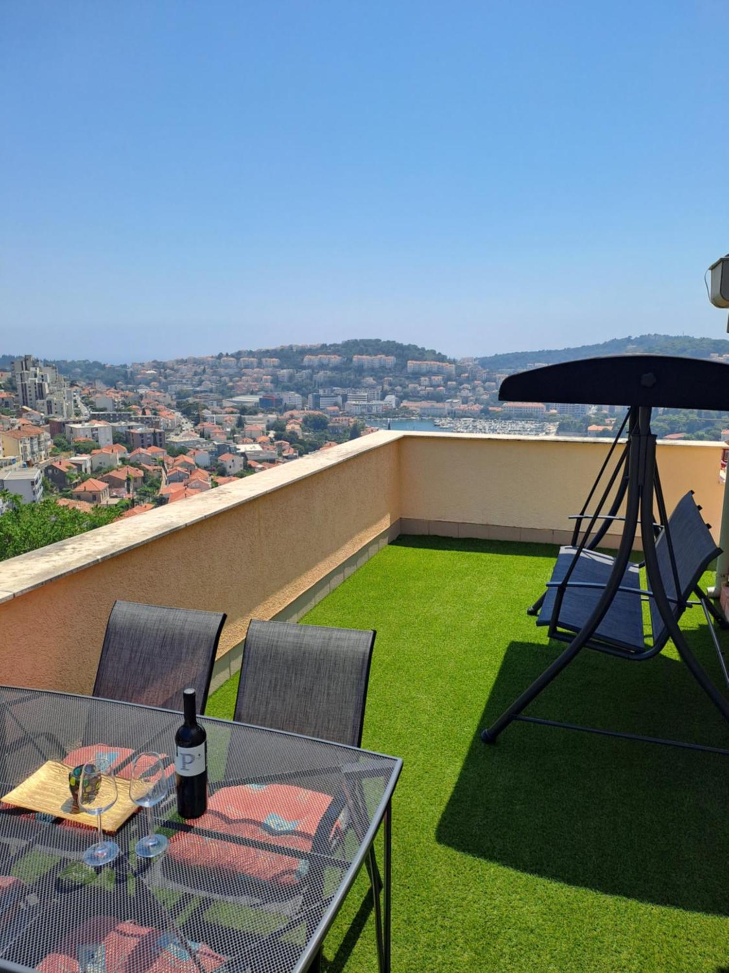 Panorama Apartment *